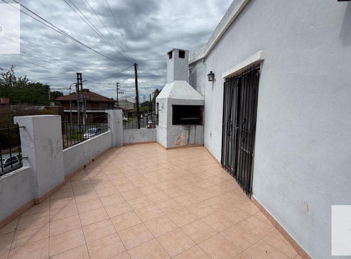 Casa · 76m² · 5 Ambientes · 1 Cochera