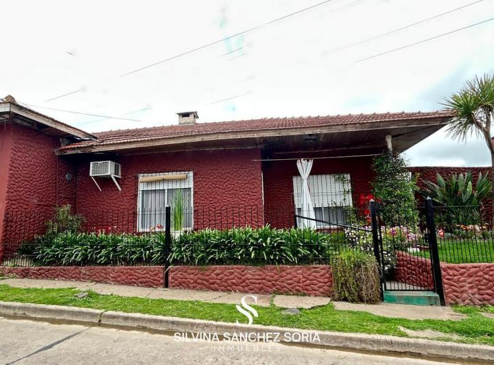Casa · 481m² · 4 Ambientes · 2 Cocheras
