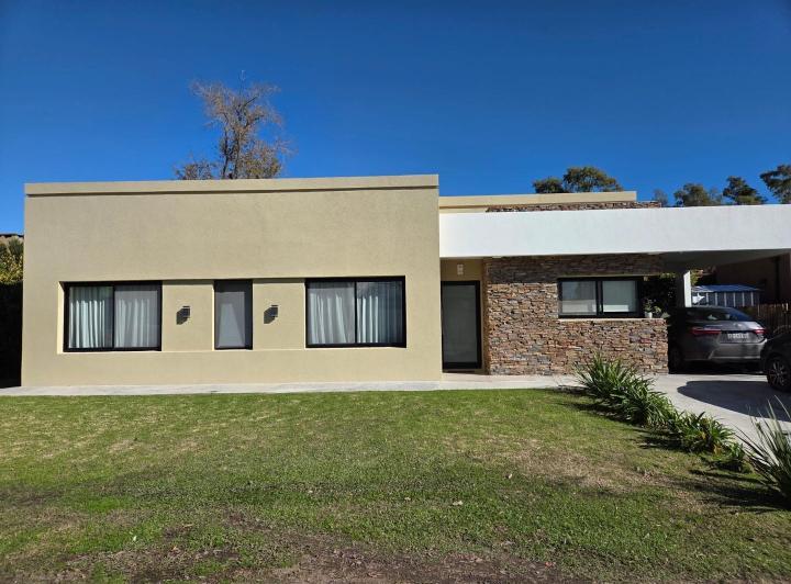 Casa · 120m² · 4 Ambientes · 2 Cocheras