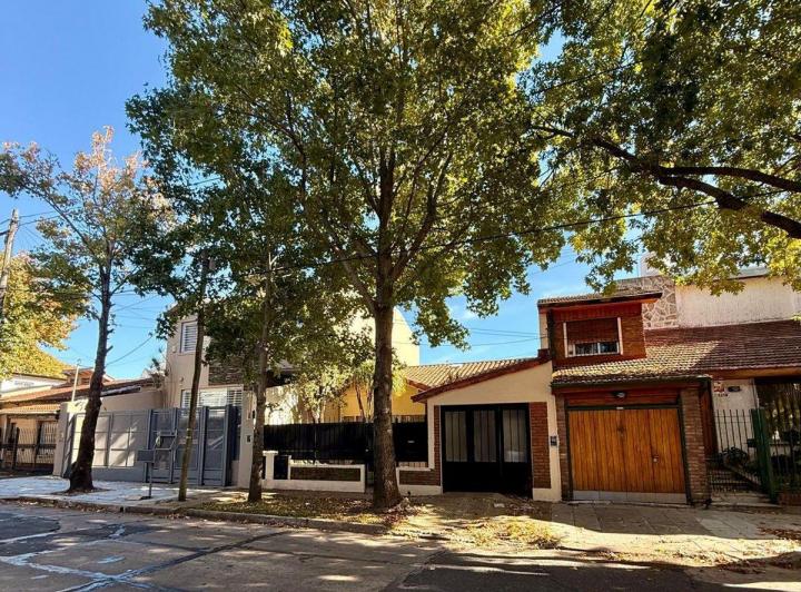 Casa · 160m² · 5 Ambientes · 1 Cochera