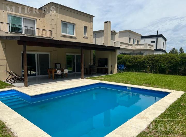 Casa · 220m² · 7 Ambientes