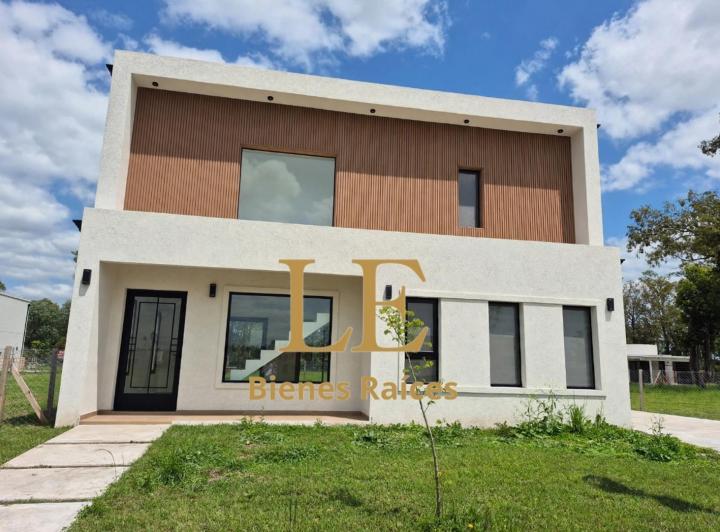 Casa · 170m² · 4 Ambientes · 3 Cocheras