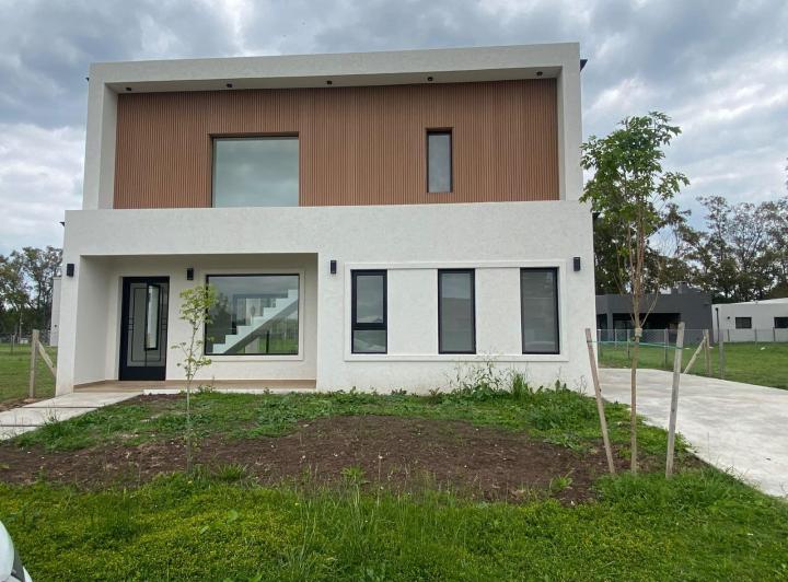 Casa · 143m² · 5 Ambientes · 3 Cocheras