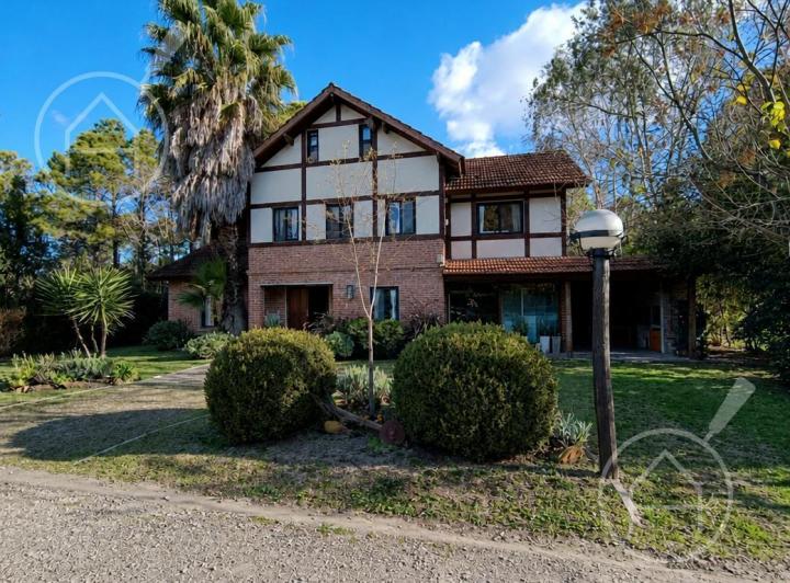 Casa · 205m² · 5 Ambientes · 5 Cocheras