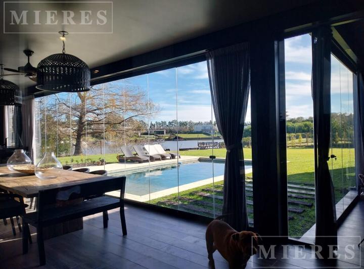 Casa · 600m² · 5 Ambientes · 4 Cocheras