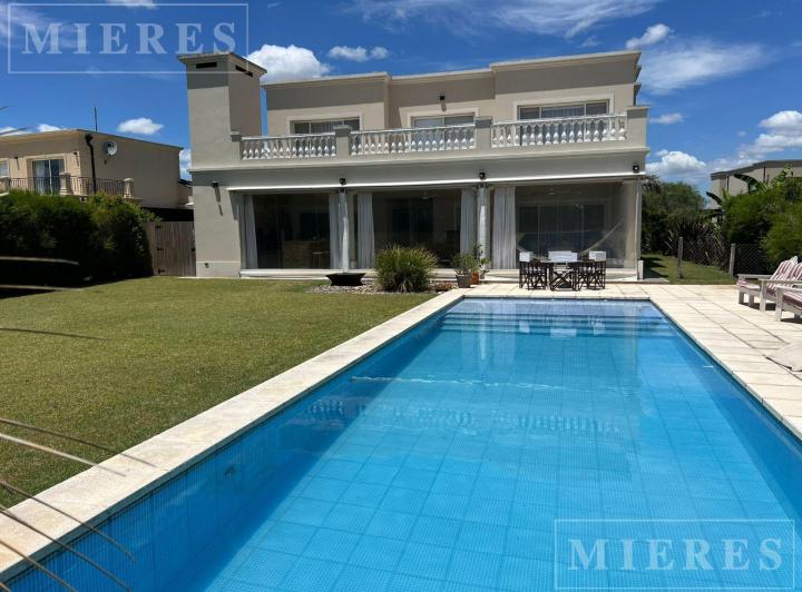 Casa · 277m² · 5 Ambientes · 4 Cocheras