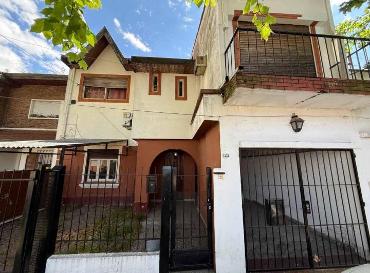 Casa · 136m² · 6 Ambientes · 2 Cocheras