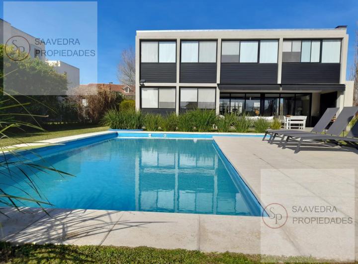 Casa · 268m² · 5 Ambientes · 2 Cocheras