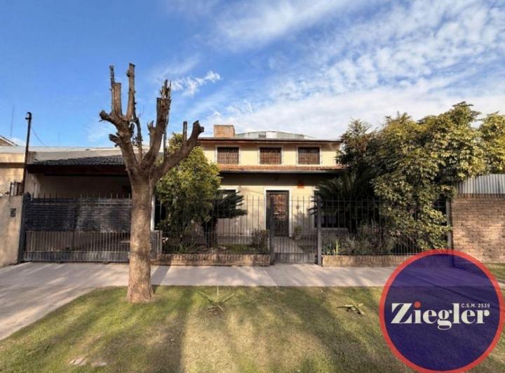 Casa · 150m² · 7 Ambientes · 1 Cochera