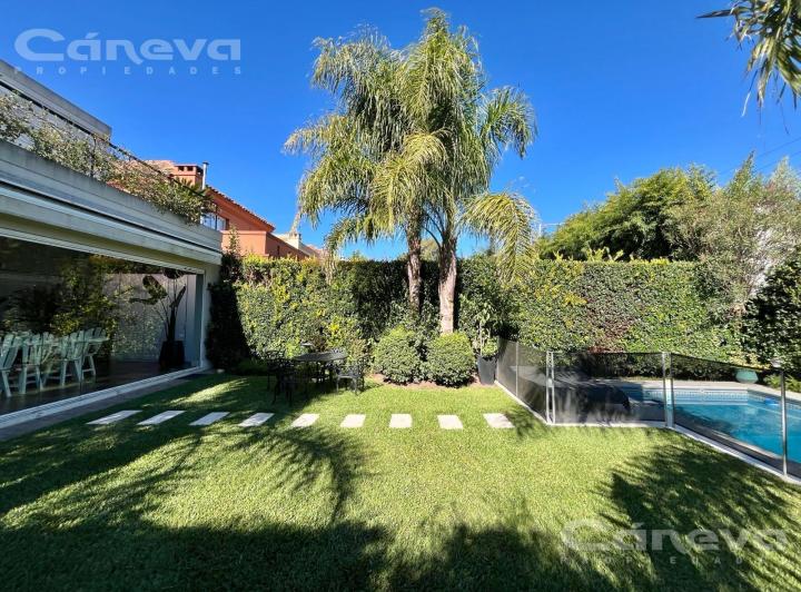 Casa · 180m² · 5 Ambientes · 2 Cocheras