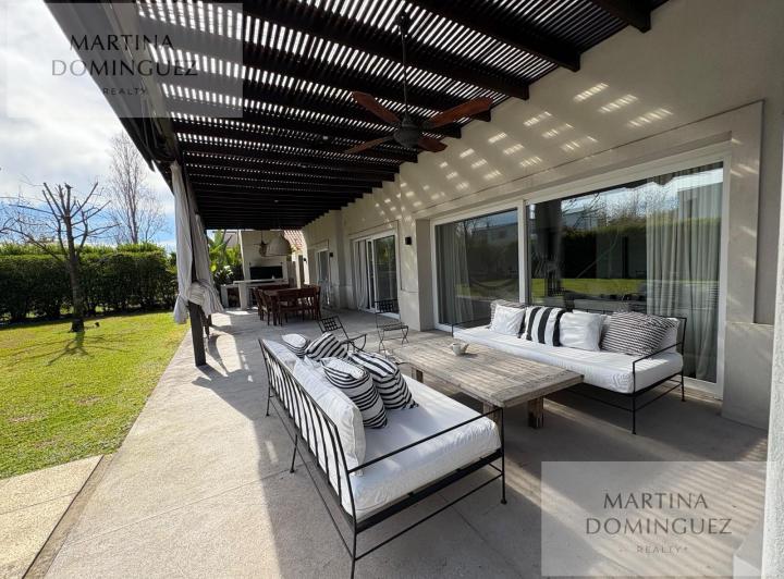 Casa · 306m² · 7 Ambientes · 3 Cocheras