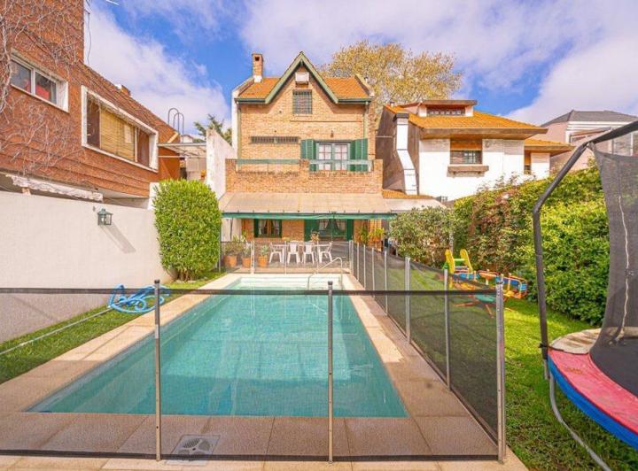 Casa · 290m² · 5 Ambientes · 1 Cochera