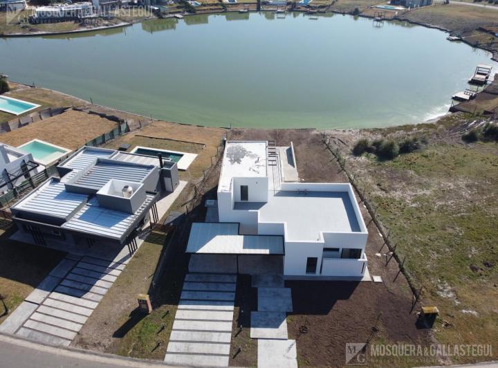 Casa · 200m² · 6 Ambientes