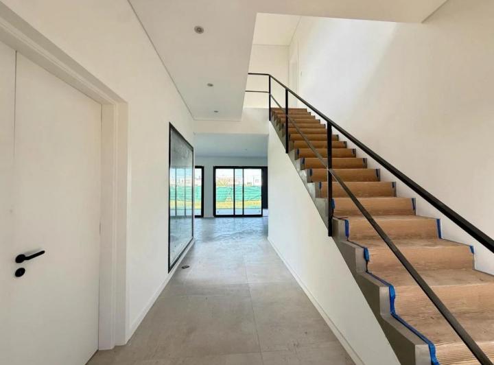 Casa · 327m² · 6 Ambientes · 1 Cochera