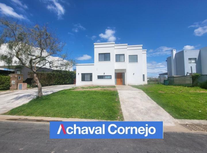 Casa · 819m² · 5 Ambientes · 4 Cocheras