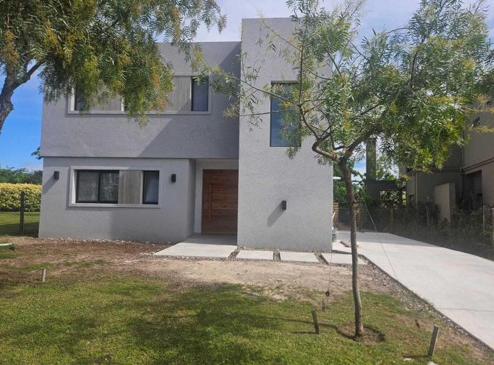 Casa · 170m² · 5 Ambientes · 2 Cocheras
