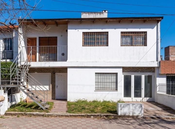 Casa · 100m² · 5 Ambientes · 2 Cocheras
