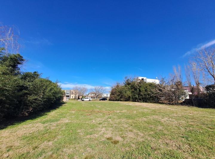 Terreno · 715m²