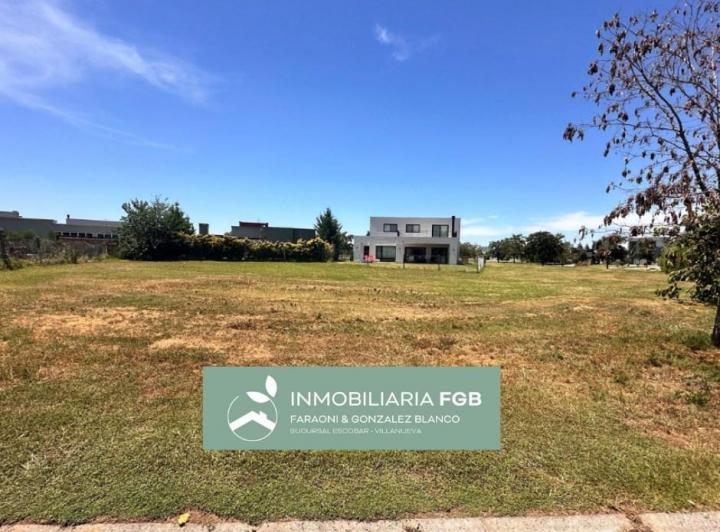 Terreno · 915m²