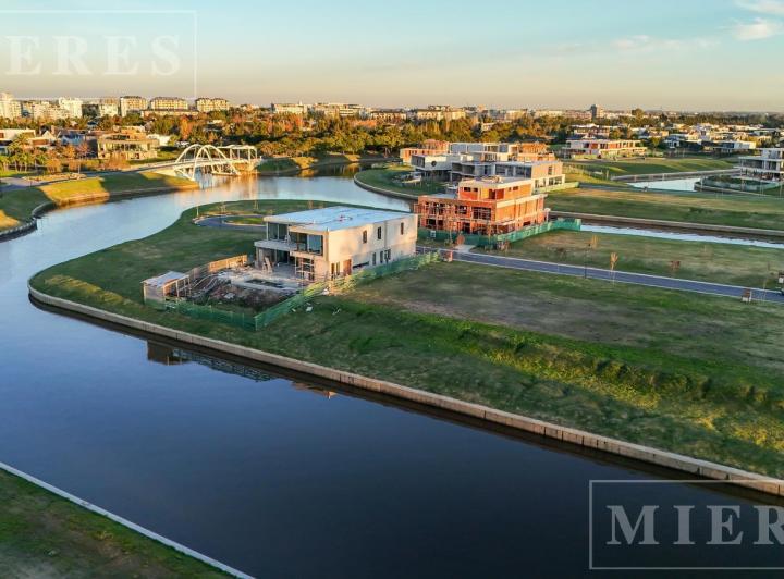 Terreno · 927m²