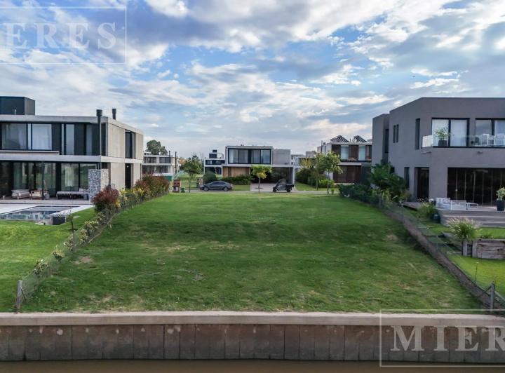 Terreno · 900m²
