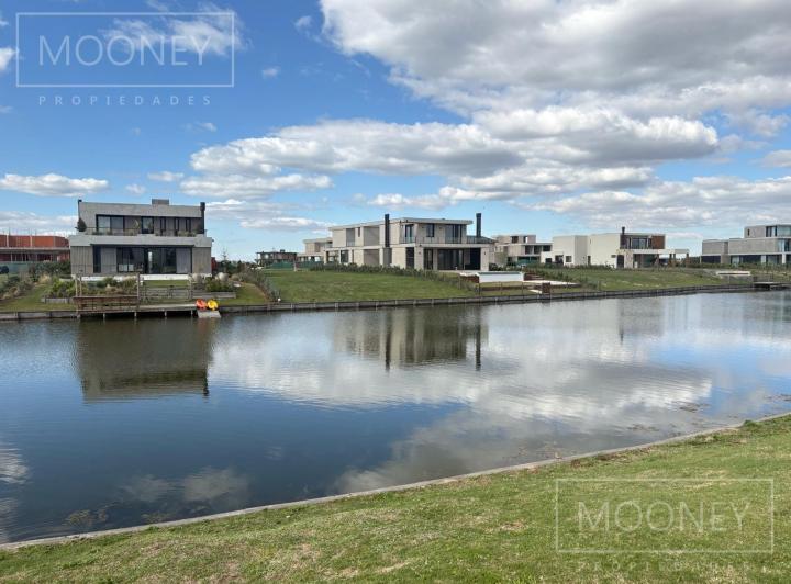 Terreno · 904m²