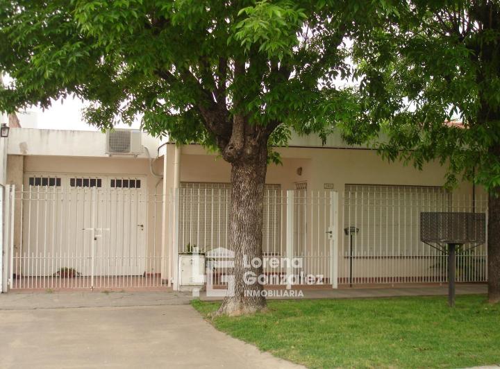 Casa · 94m² · 3 Ambientes · 2 Cocheras