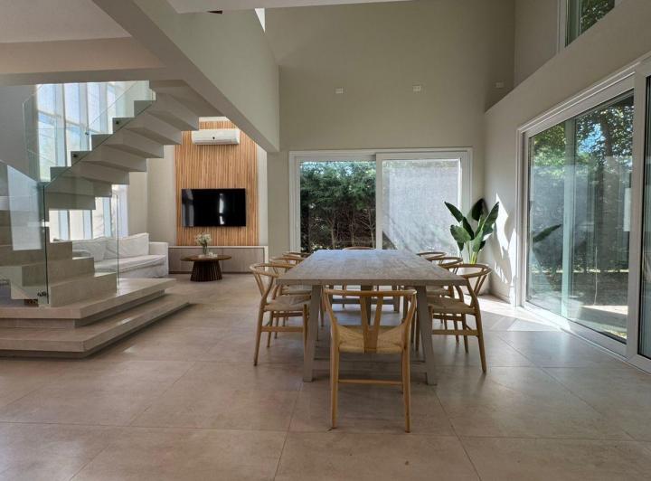 Casa · 153m² · 5 Ambientes · 2 Cocheras