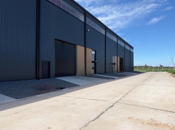 Depósito · 841m²