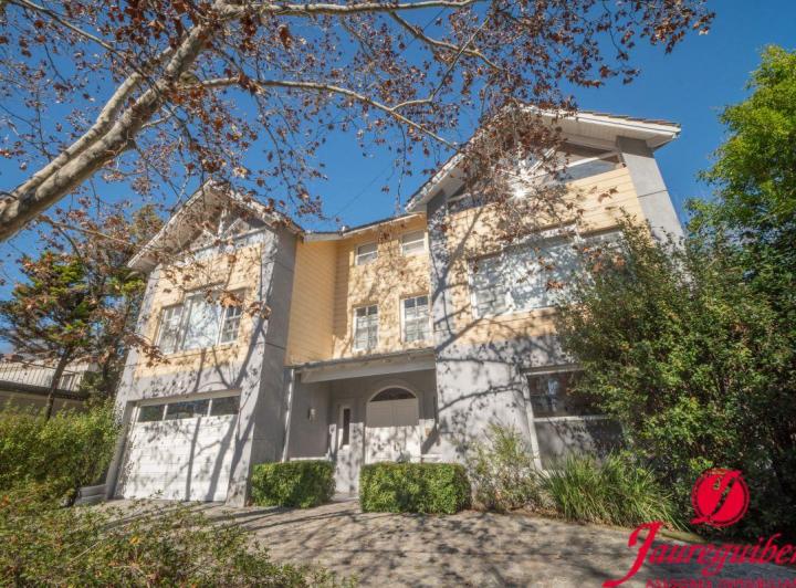 Casa · 555m² · 6 Ambientes · 2 Cocheras