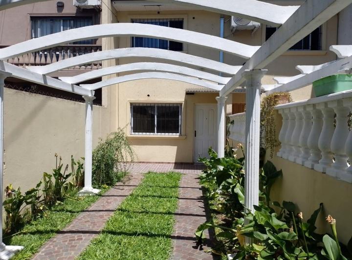 Casa · 110m² · 3 Ambientes · 2 Cocheras