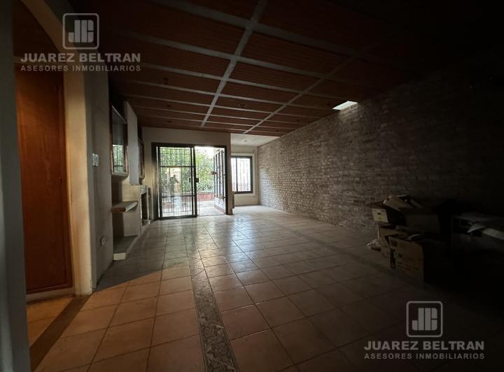 Casa · 151m² · 6 Ambientes · 2 Cocheras