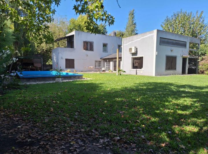Casa · 229m² · 5 Ambientes · 2 Cocheras