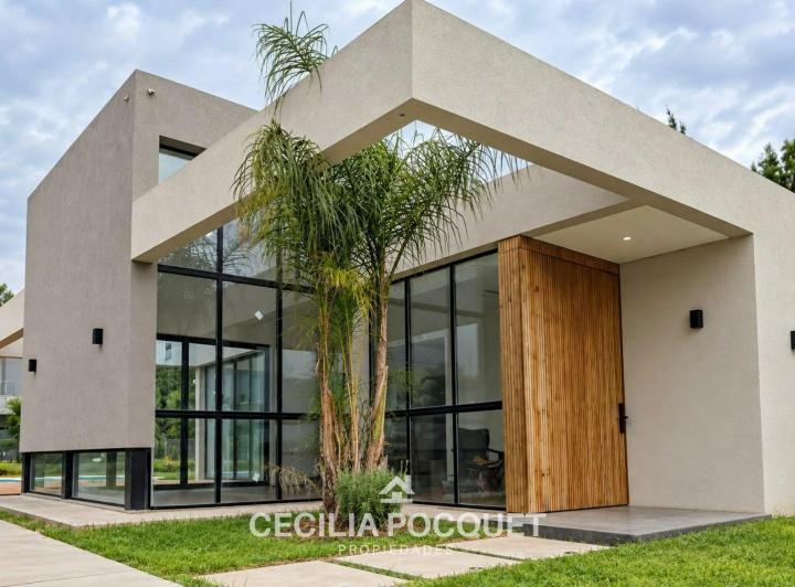 Casa · 220m² · 5 Ambientes · 2 Cocheras