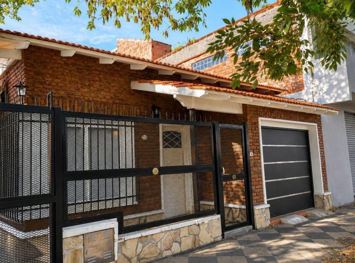 Casa · 108m² · 4 Ambientes · 2 Cocheras