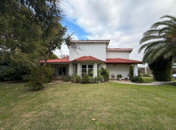 Casa · 155m² · 4 Ambientes · 1 Cochera