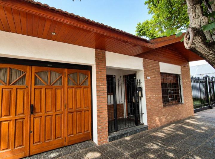Casa · 225m² · 4 Ambientes · 1 Cochera