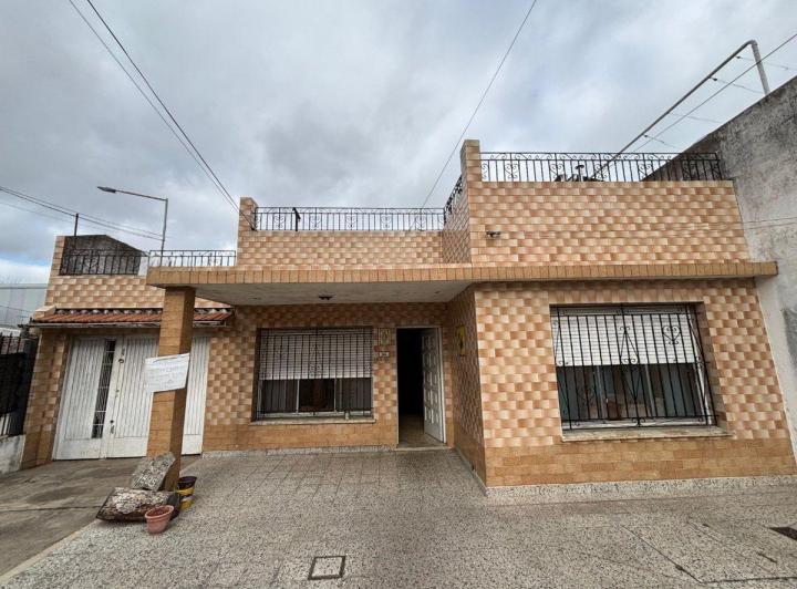 Casa · 175m² · 4 Ambientes · 2 Cocheras
