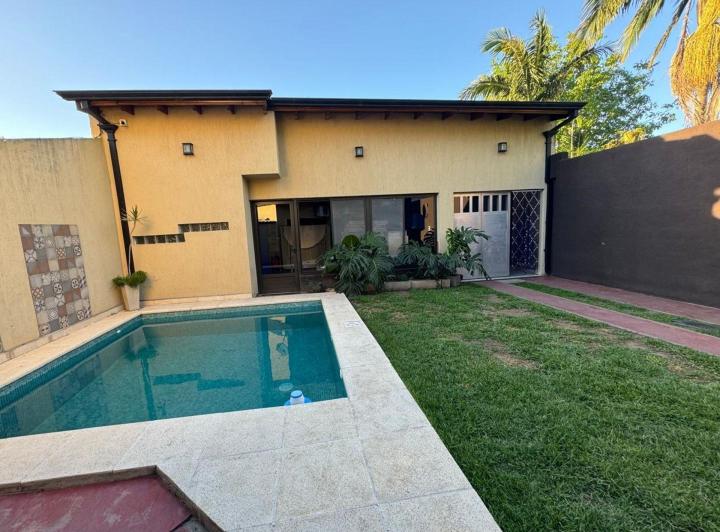 Casa · 102m² · 4 Ambientes · 2 Cocheras