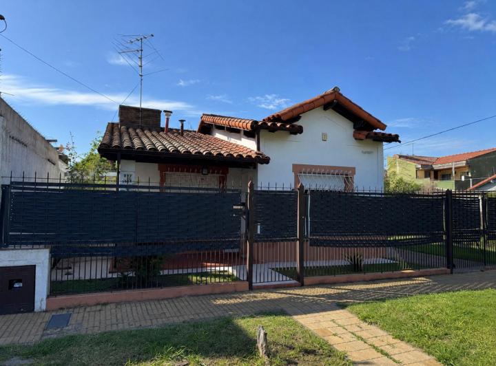 Casa · 122m² · 3 Ambientes · 1 Cochera