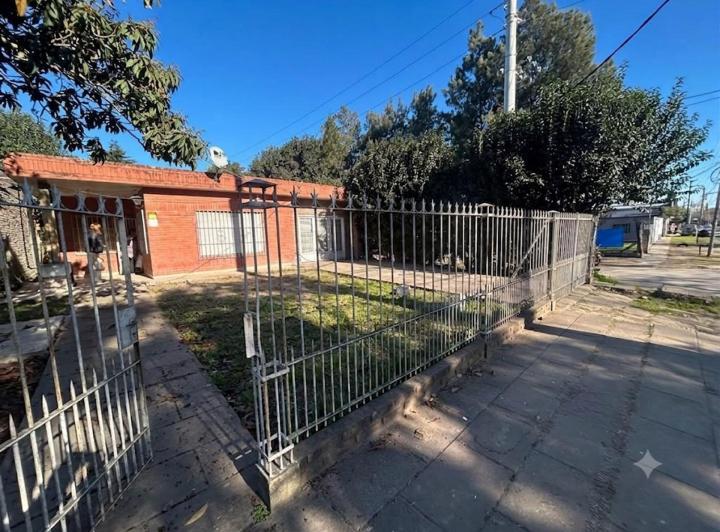 Casa · 110m² · 3 Ambientes · 2 Cocheras