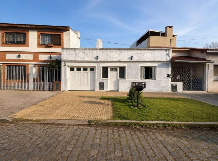 Casa · 100m² · 3 Ambientes · 2 Cocheras