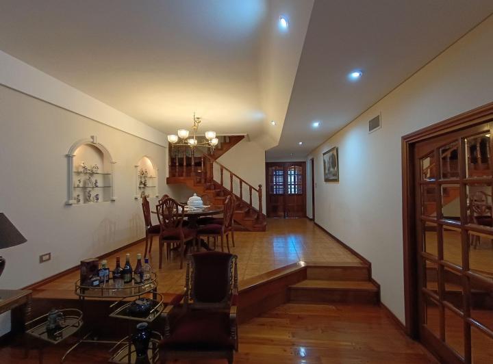 Casa · 175m² · 4 Ambientes · 2 Cocheras