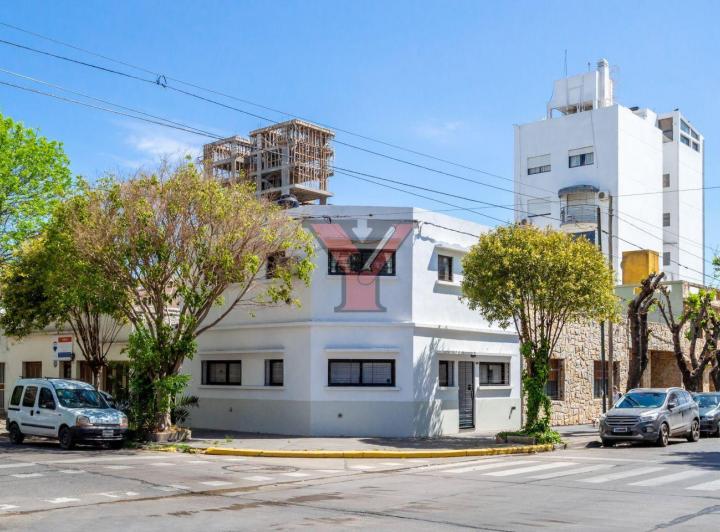 Casa · 130m² · 4 Ambientes · 1 Cochera