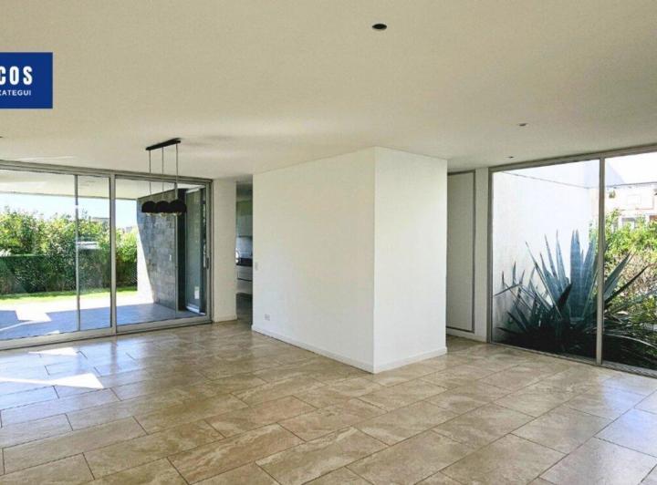 Casa · 150m² · 4 Ambientes · 2 Cocheras