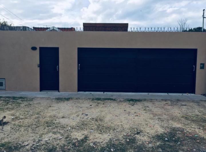 Casa · 140m² · 5 Ambientes · 2 Cocheras