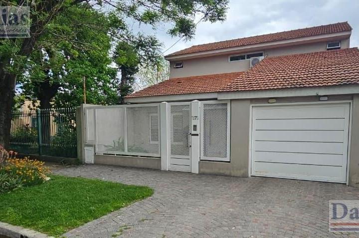 Casa · 250m² · 4 Ambientes · 1 Cochera