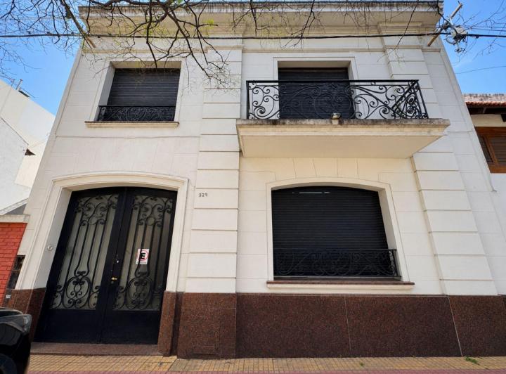 Casa · 210m² · 7 Ambientes · 1 Cochera