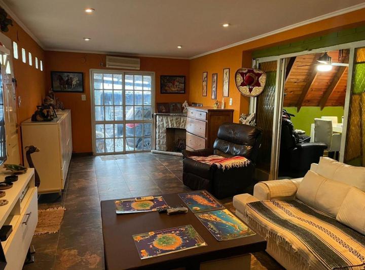 Casa · 180m² · 6 Ambientes · 2 Cocheras