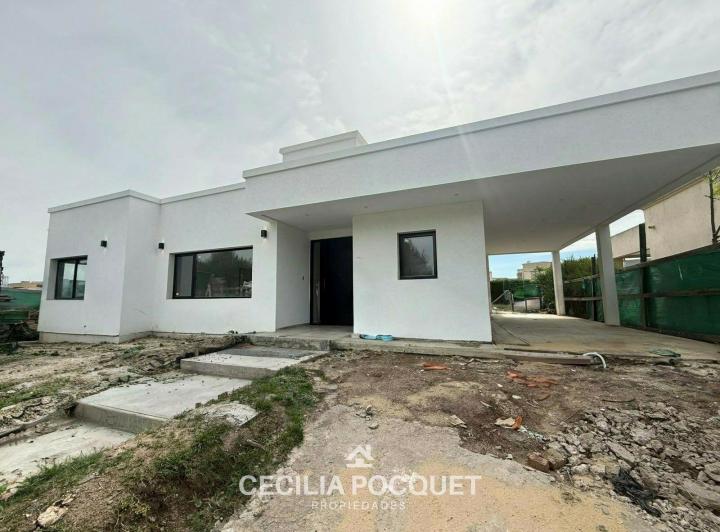 Casa · 180m² · 4 Ambientes · 2 Cocheras